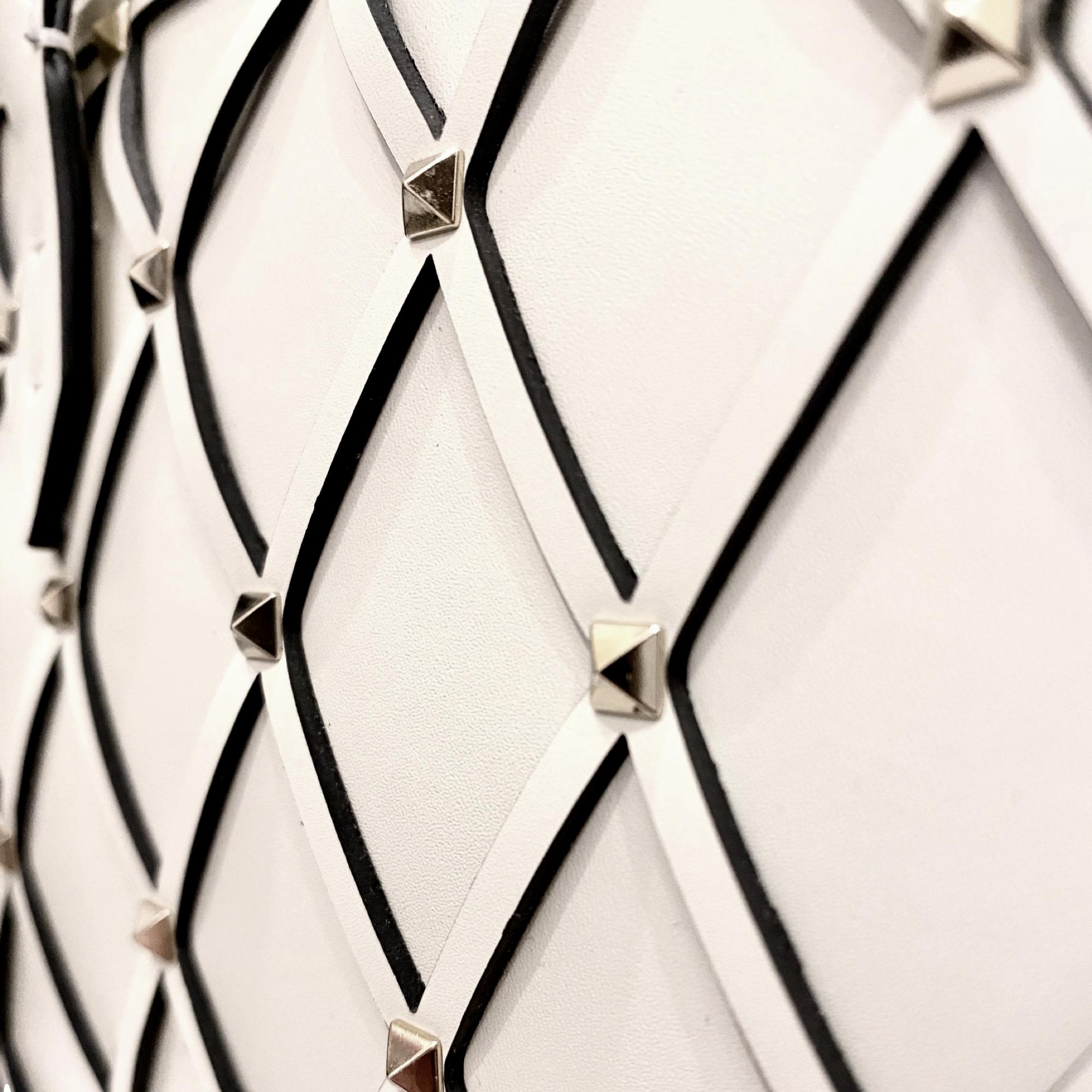 valentino-garavani-beehive-lattice-ivory-studded-leather-crossbody-tote-bag-39697986912472_2000x2000